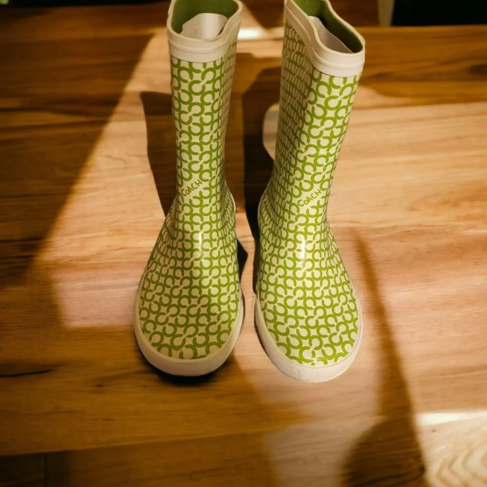 Coach - Picture 3 of 5